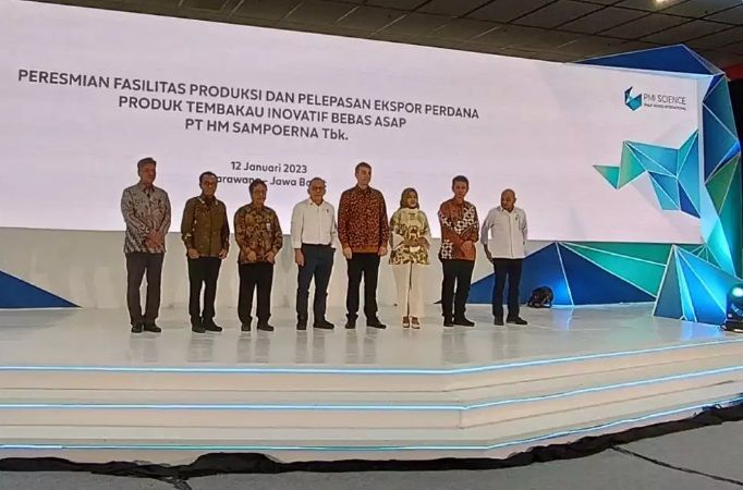 Kepala BRIN, Laksana Tri Handoko menghadiri kegiatan pelepasan produk tembakau inovatif untuk diekspor perdana atas undangan PT HM Sampoerna Tbk. Foto: BRIN