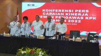 Konferensi pers kinerja Dewas KPK Tahun 2022, di Gedung KPK, Jakarta, Senin (9/1/2023).
