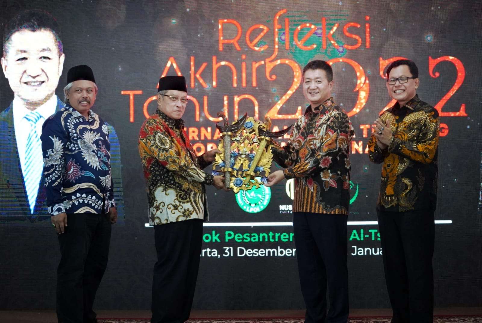 Pimpinan LPOI Said Aqil Siradj Bersama Pimpinan Media dalam Acara Konsolidasi Jurnalis Muslim. (Foto: ist) Pimpinan LPOI Said Aqil Siradj Bersama Pimpinan Media dalam Acara Konsolidasi Jurnalis Muslim. (Foto: ist)